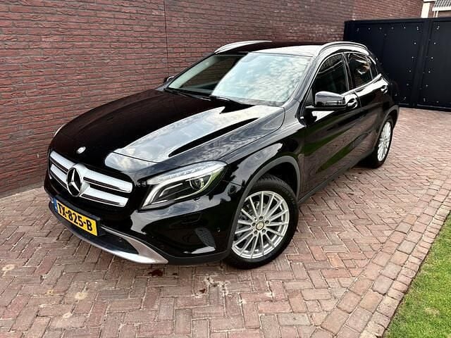 Zwart Gebruikt 2015 Mercedes GLA200 Urban SUV | € 17.950 (Eerlijke prijs) - Afbeelding 1/4