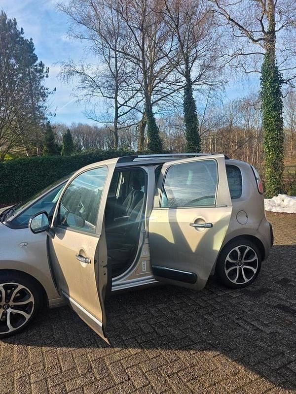 Beige Occasion 2009 Citroën C3 Picasso Exclusive MPV | € 1.500 (Goede deal) - Afbeelding 1/4