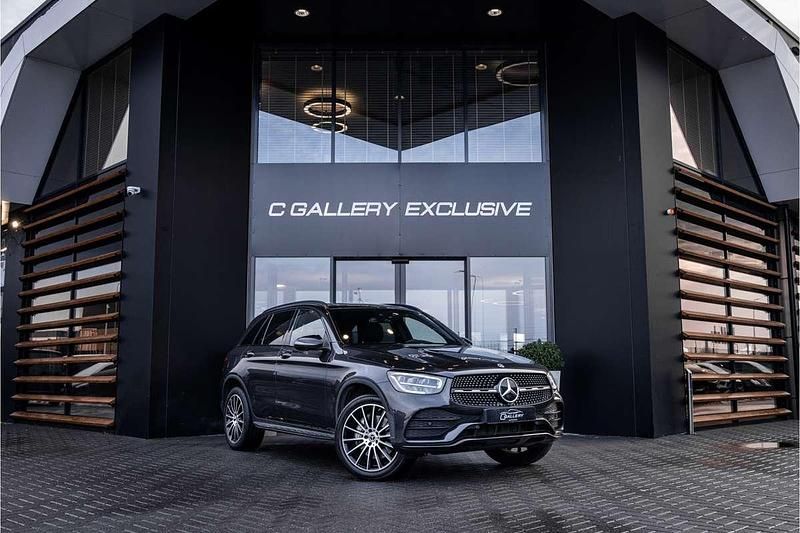 Grijs (metallic) Occasion 2021 Mercedes GLC300e Business SUV | € 44.995 (Iets duurder) - Afbeelding 1/4