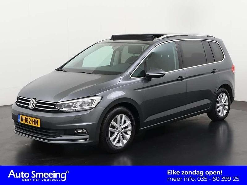 Grijs Occasion 2018 VW Touran Highline MPV | € 19.934 (Goede deal) - Afbeelding 1/4