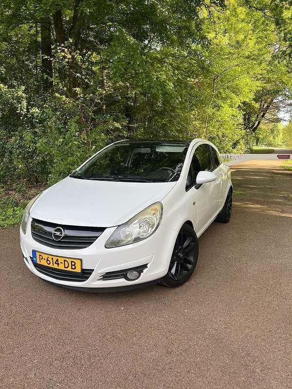 Gebruikt 2009 Opel Corsa Color Edition Sedan | € 3.200 (Eerlijke prijs) - Afbeelding 1/4