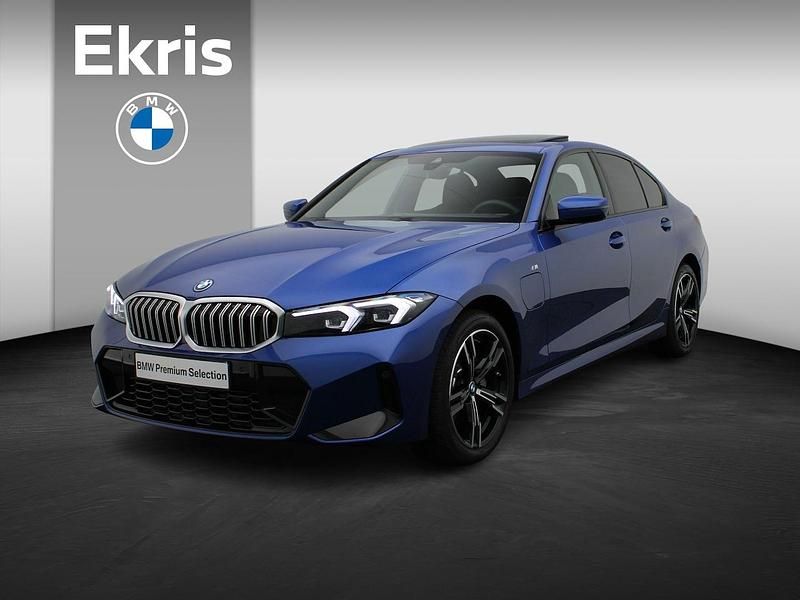 Blauw Gebruikt 2025 BMW 330e Executive Sedan | € 49.900 (Super prijs) - Afbeelding 1/4