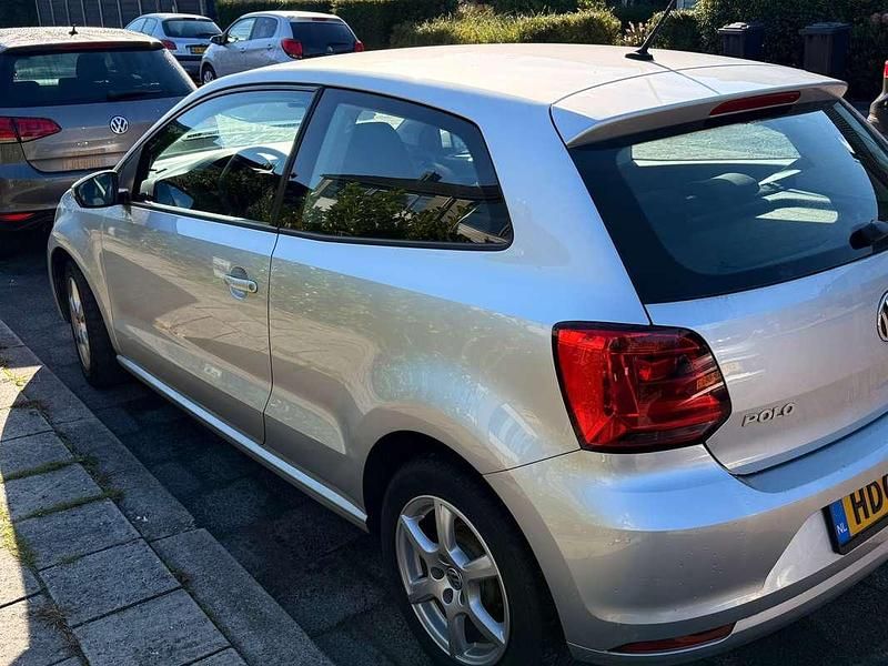 Zilver Gebruikt 2015 VW Polo Coupé | € 6.800 - Afbeelding 1/4