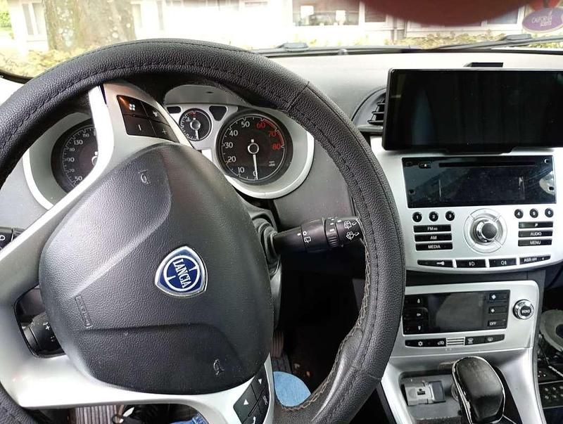 Gebruikt 2009 Lancia Delta MPV | € 800 (Eerlijke prijs) - Afbeelding 1/4