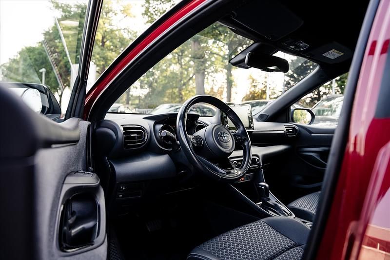 Occasion Toyota Yaris Hybrid Style 2021 Rood Hatchback