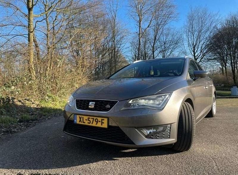 Grijs Gebruikt 2014 Seat Leon FR Stationwagen | € 7.500 (Goede deal) - Afbeelding 1/4