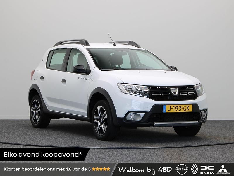 Wit Gebruikt 2020 Dacia Sandero Stepway Hatchback | € 15.945 (Eerlijke prijs) - Afbeelding 1/3