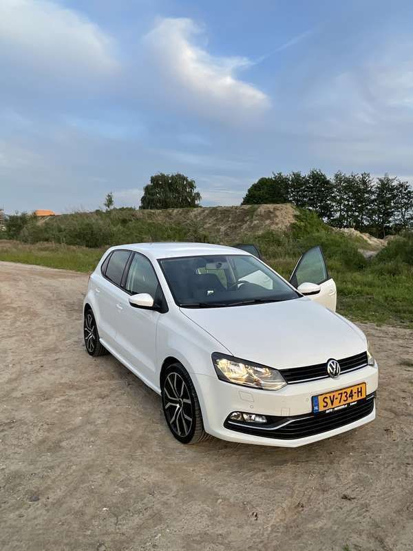Wit Gebruikt 2017 VW Polo Comfortline Hatchback | € 7.999 (Eerlijke prijs) - Afbeelding 1/4