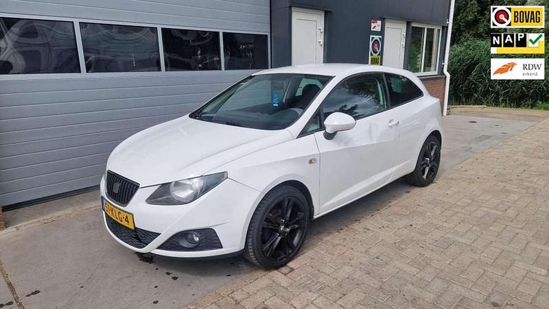 Wit Gebruikt 2010 Seat Ibiza SC Sport Hatchback | € 1.399 (Eerlijke prijs) - Afbeelding 1/4