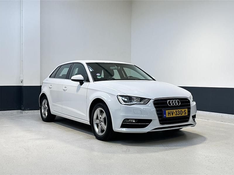 Wit Gebruikt 2016 Audi A3 Ambiente Hatchback | € 12.449 (Goede deal) - Afbeelding 1/4
