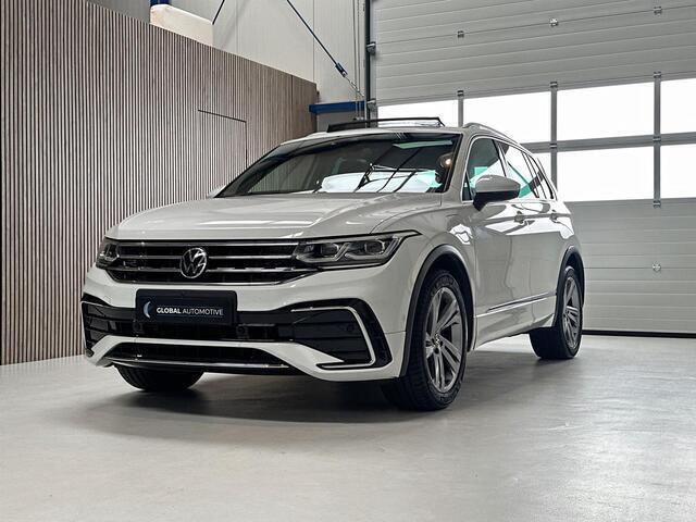 Wit Gebruikt 2021 VW Tiguan R-line SUV | € 34.990 (Iets duurder) - Afbeelding 1/4