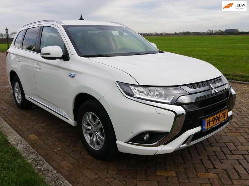 Wit Gebruikt 2020 Mitsubishi Outlander P-HEV SUV | € 12.705 - Afbeelding 1/3
