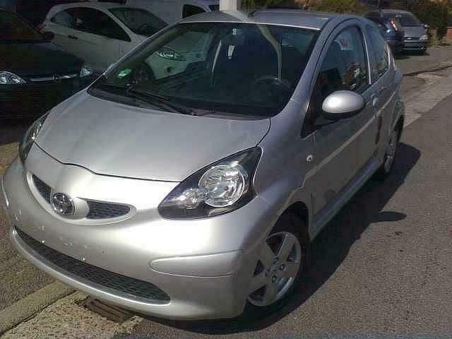 Zilver Gebruikt 2007 Toyota Aygo Hatchback | € 2.550 (Iets duurder) - Afbeelding 1/4