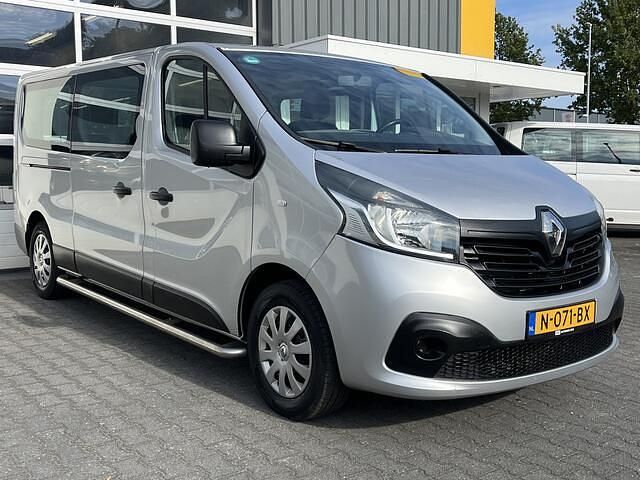 Grijs Gebruikt 2016 Renault Trafic Authentique Van | € 18.650 - Afbeelding 1/4