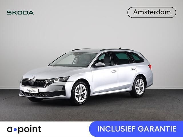 Grijs Gebruikt 2024 Skoda Octavia Business Line Stationwagen | € 29.849 (Eerlijke prijs) - Afbeelding 1/4