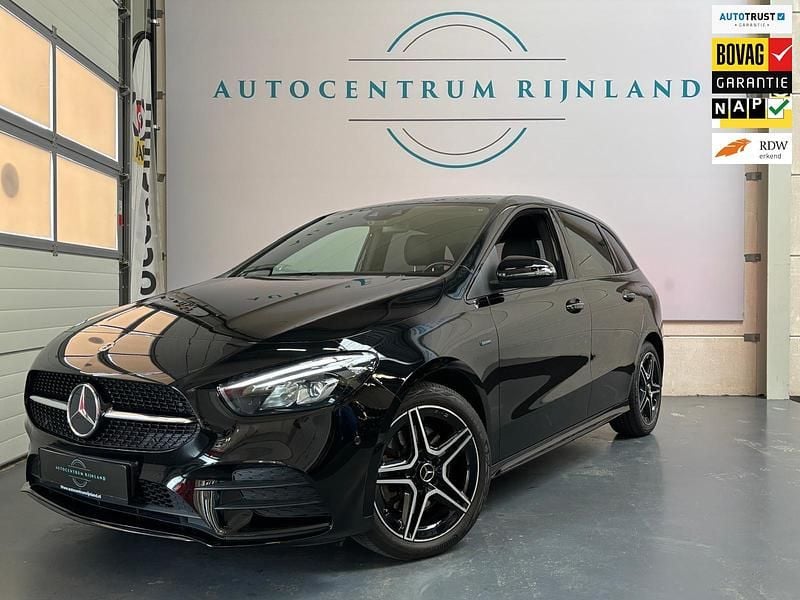 Zwart Gebruikt 2021 Mercedes B250 MPV | € 25.999 (Eerlijke prijs) - Afbeelding 1/4