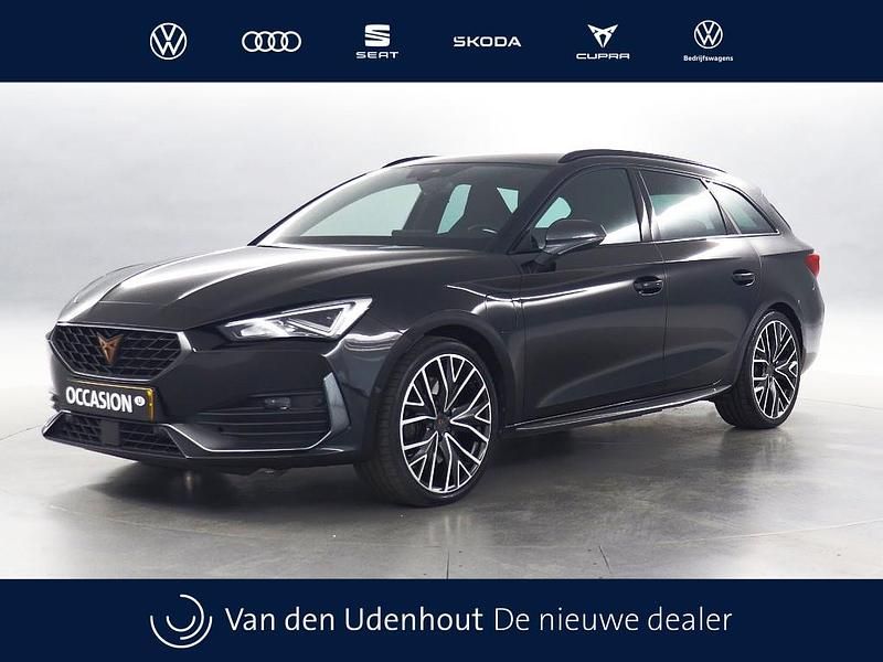Zwart Gebruikt 2024 Cupra Leon VZ Stationwagen | € 36.990 (Duur) - Afbeelding 1/4