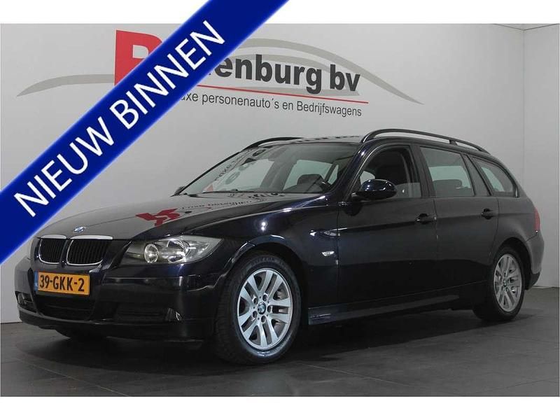 Zwart Gebruikt 2008 BMW 318 Stationwagen | € 5.945 (Duur) - Afbeelding 1/4