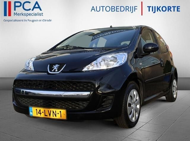 Zwart (metallic) Gebruikt 2010 Peugeot 107 Urban Move Hatchback | € 3.950 (Eerlijke prijs) - Afbeelding 1/4