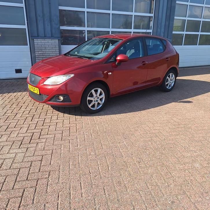 Rood Gebruikt 2011 Seat Ibiza Ecomotive Hatchback | € 3.499 (Eerlijke prijs) - Afbeelding 1/4