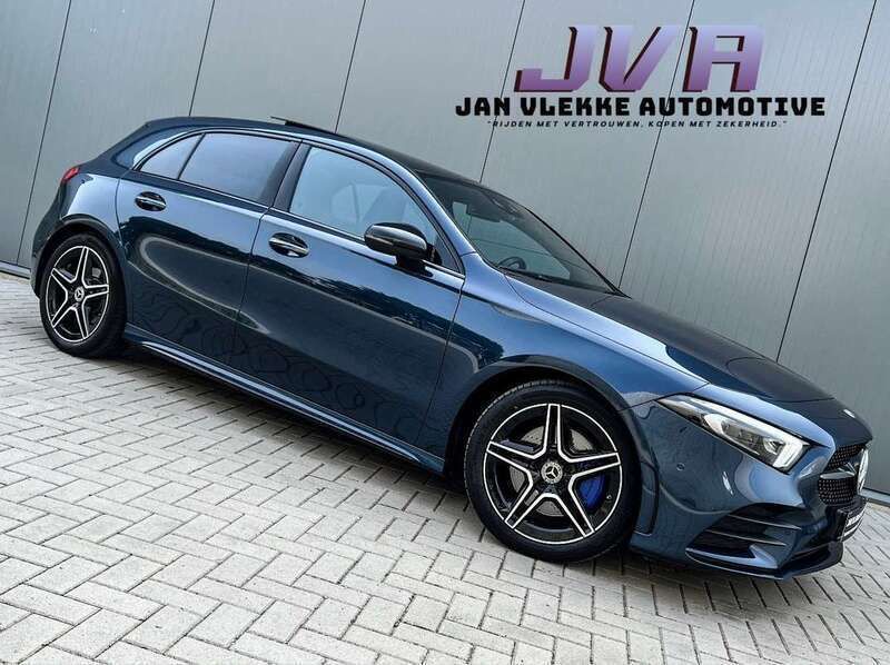 Blauw Gebruikt 2020 Mercedes A220 AMG Line Premium Plus Hatchback | € 30.999 - Afbeelding 1/4