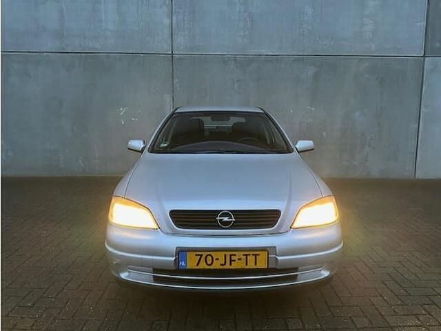 Occasion Opel Astra Edition 101 PK (74 kW) 2002 Grijs Hatchback