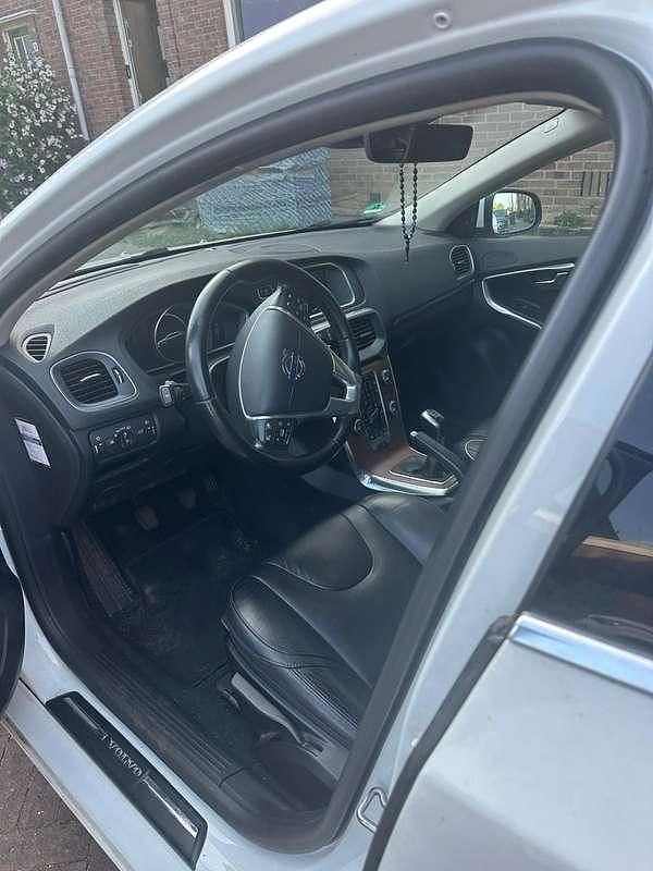 Occasion Volvo V40 Summum 120 PK (88 kW) 2015 Wit Stationwagen