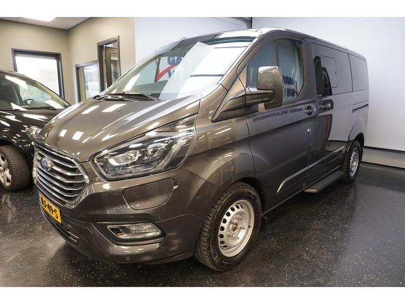 Grijs Gebruikt 2020 Ford Tourneo Titanium Van | € 35.700 - Afbeelding 1/4