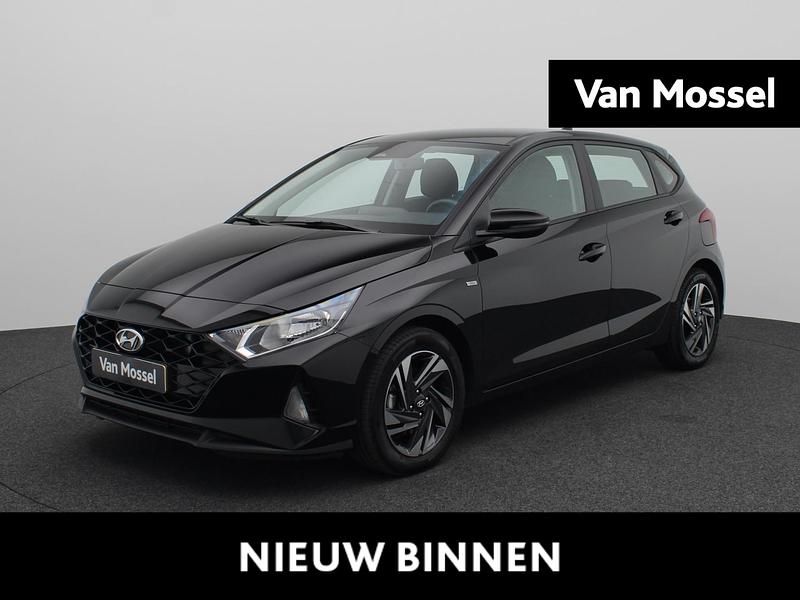Zwart Gebruikt 2023 Hyundai i20 Comfort Hatchback | € 17.940 (Goede deal) - Afbeelding 1/4