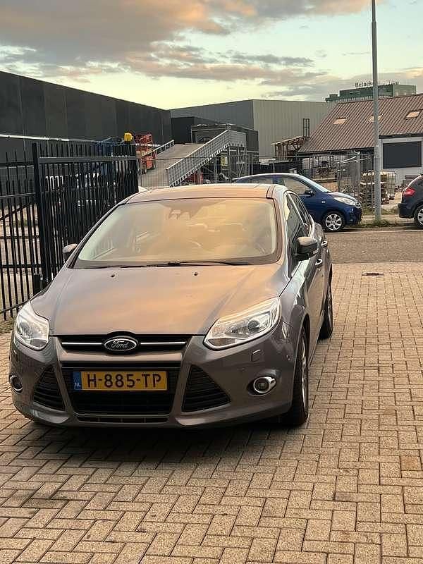 Bruin Gebruikt 2012 Ford Focus Titanium Sedan | € 6.750 (Eerlijke prijs) - Afbeelding 1/4