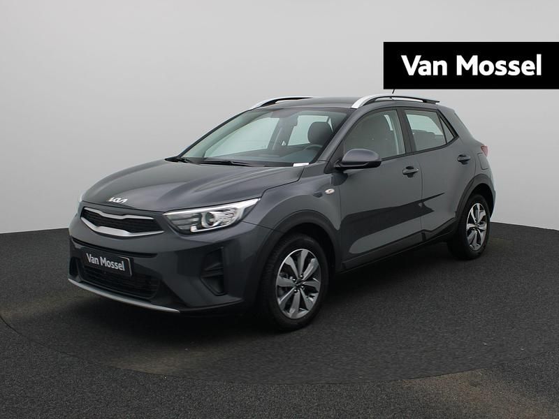 Grijs Gebruikt 2023 Kia Stonic SUV | € 18.900 (Goede deal) - Afbeelding 1/4