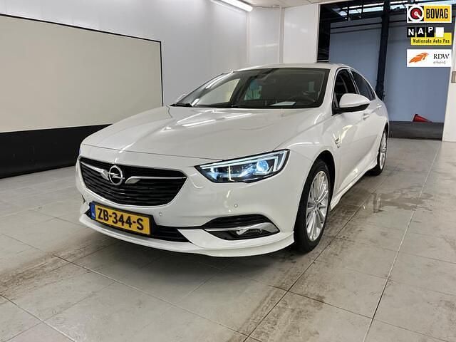 Wit Gebruikt 2019 Opel Insignia Business Hatchback | € 17.999 (Eerlijke prijs) - Afbeelding 1/4