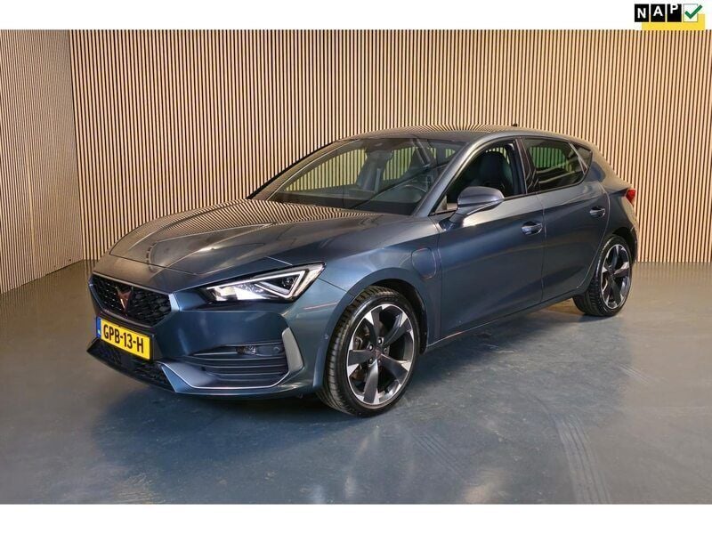 Grijs Gebruikt 2022 Cupra Leon VZ Hatchback | € 25.950 (Eerlijke prijs) - Afbeelding 1/4