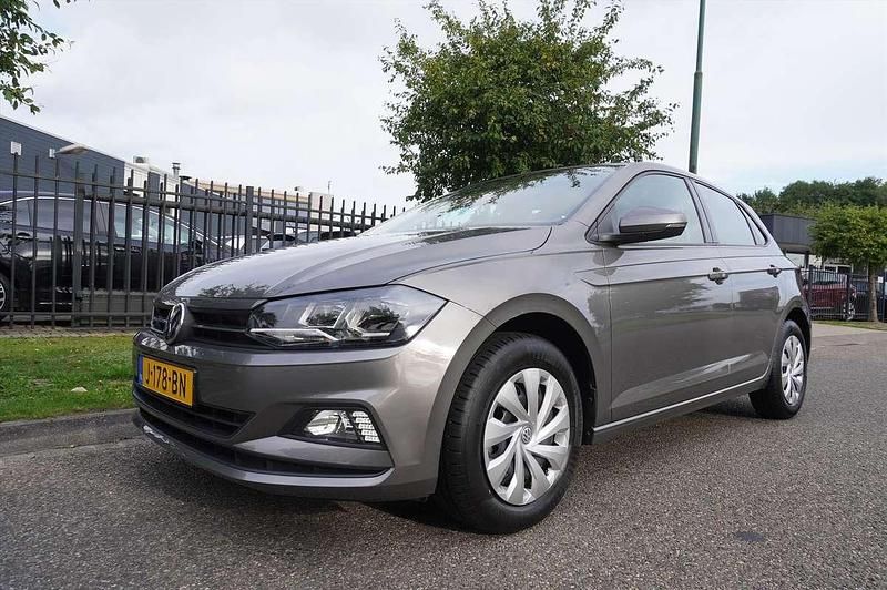 Grijs Gebruikt 2021 VW Polo Comfortline Hatchback | € 15.945 (Super prijs) - Afbeelding 1/4