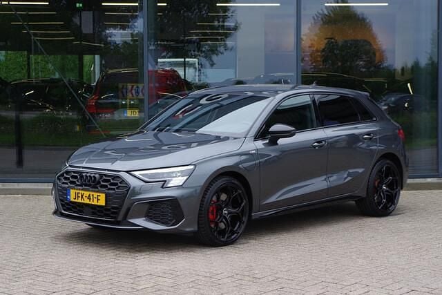 Grijs Gebruikt 2023 Audi A3 Sportback Competition Hatchback | € 40.750 - Afbeelding 1/4