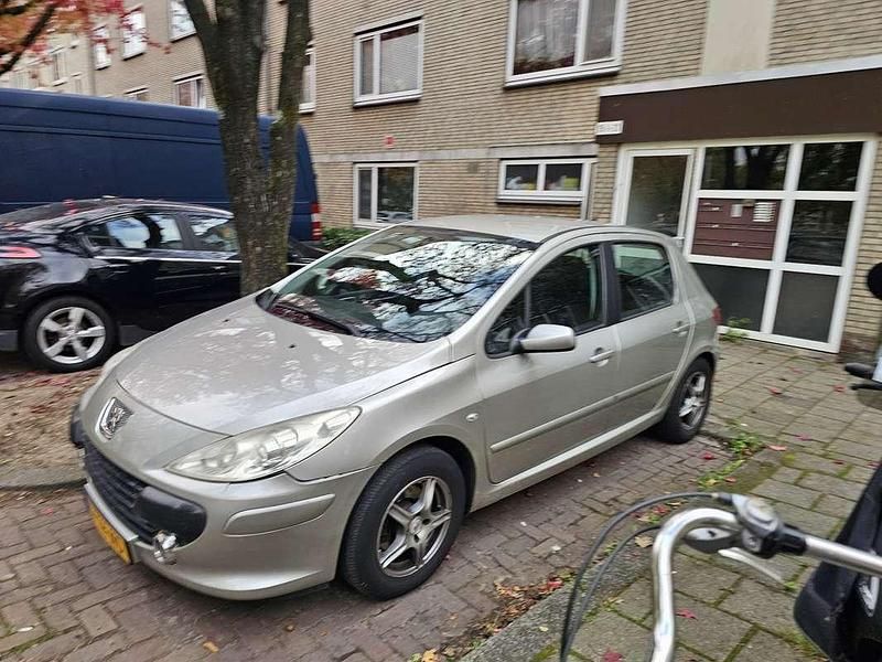 Beige Gebruikt 2006 Peugeot 307 Hatchback | € 1.950 (Eerlijke prijs) - Afbeelding 1/4