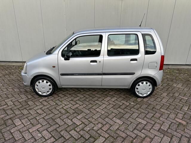 Grijs Gebruikt 2004 Opel Agila Essentia Hatchback | € 1.450 (Eerlijke prijs) - Afbeelding 1/4