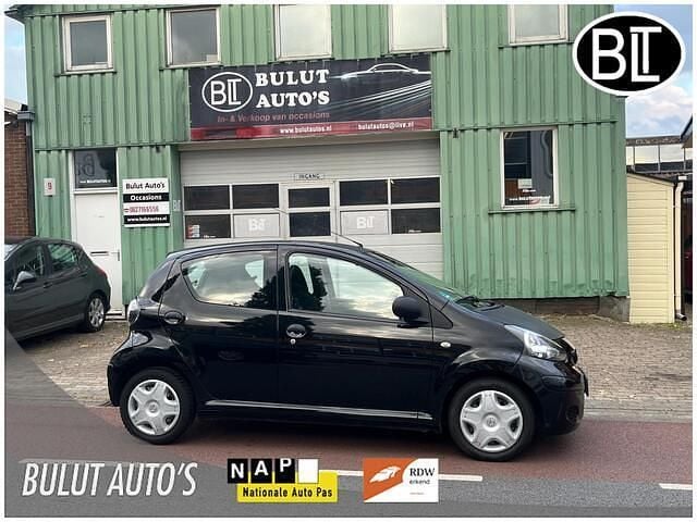Zwart Gebruikt 2012 Toyota Aygo Hatchback | € 3.950 (Eerlijke prijs) - Afbeelding 1/4