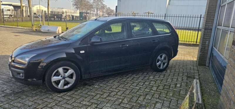 Zwart Gebruikt 2007 Ford Focus Futura Stationwagen | € 1.950 (Eerlijke prijs) - Afbeelding 1/4