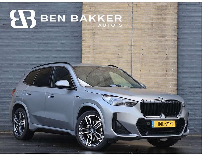Grijs (mat) Gebruikt 2023 BMW X1 M Sport SUV | € 47.900 (Iets duurder) - Afbeelding 1/4