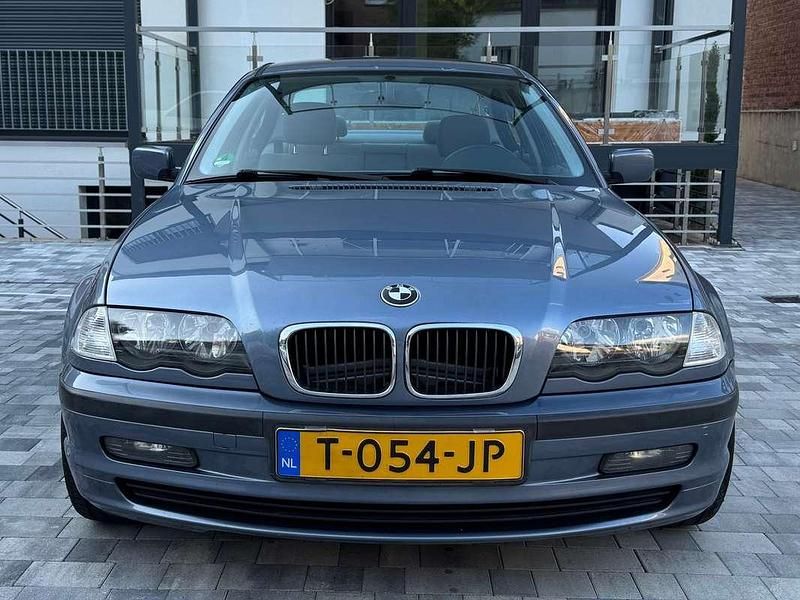 Blauw Gebruikt 2001 BMW 316 Executive Sedan | € 2.300 (Eerlijke prijs) - Afbeelding 1/4