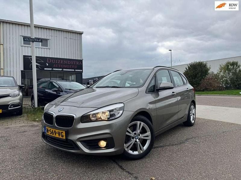Grijs Gebruikt 2015 BMW 218 Active Tourer Sport Line MPV | € 7.250 (Goede deal) - Afbeelding 1/4