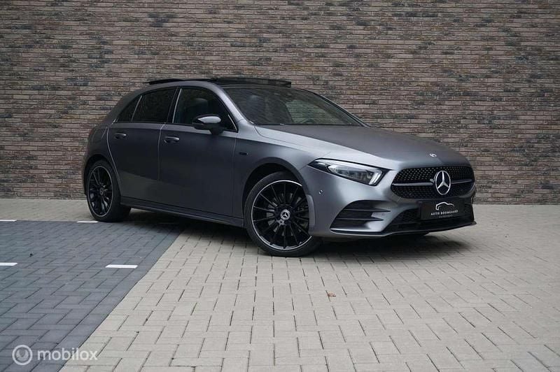 Grijs Gebruikt 2021 Mercedes A250 AMG | € 31.995 (Iets duurder) - Afbeelding 1/4
