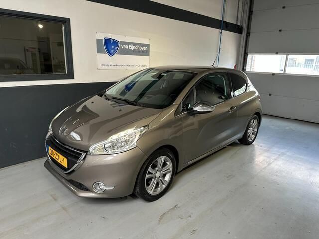 Grijs Gebruikt 2013 Peugeot 208 Allure Hatchback | € 4.499 (Eerlijke prijs) - Afbeelding 1/4