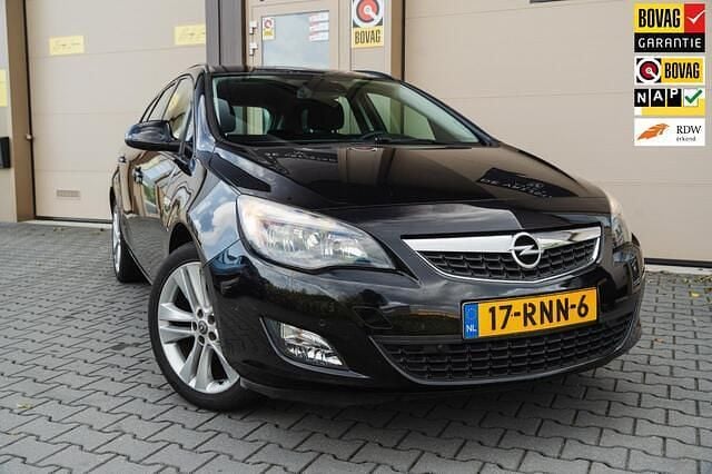 Zwart Gebruikt 2011 Opel Astra Edition Stationwagen | € 2.490 (Super prijs) - Afbeelding 1/4