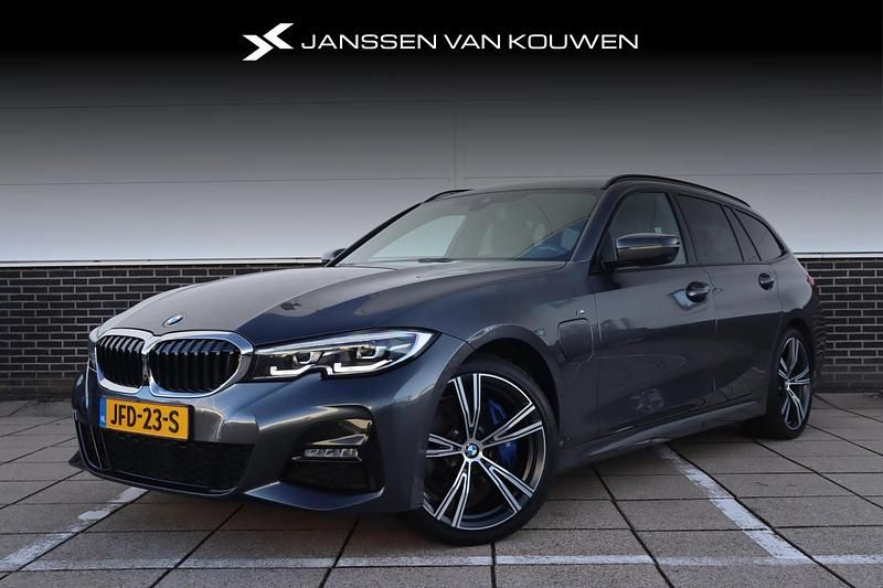 Grijs Gebruikt 2021 BMW 330e Executive Stationwagen | € 33.395 - Afbeelding 1/4