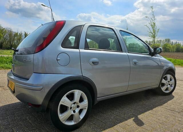 Occasion Opel Corsa 80 PK (58 kW) 2005 Grijs Hatchback