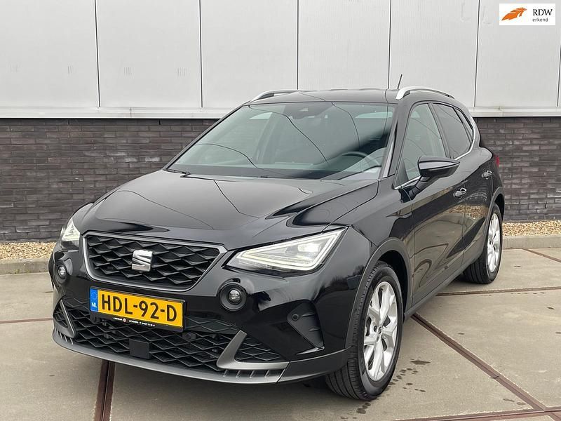 Zwart Gebruikt 2024 Seat Arona Business SUV | € 23.500 (Iets duurder) - Afbeelding 1/4