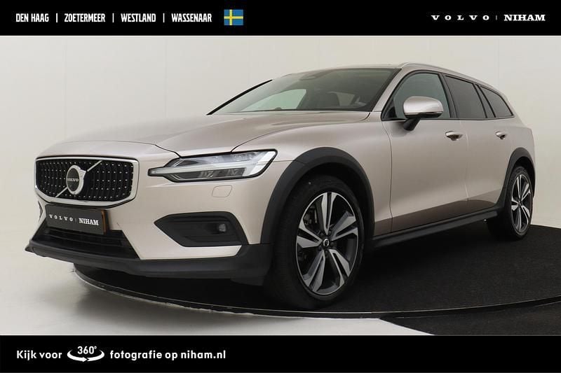 Grijs Gebruikt 2024 Volvo V60 CC Ultimate Stationwagen | € 51.690 (Eerlijke prijs) - Afbeelding 1/4