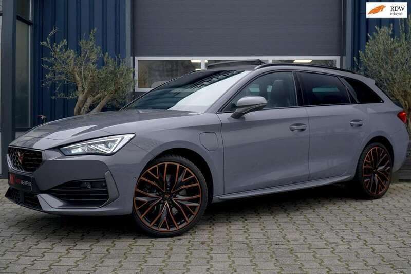 Grijs Gebruikt 2021 Cupra Leon VZ Stationwagen | € 31.995 (Duur) - Afbeelding 1/4
